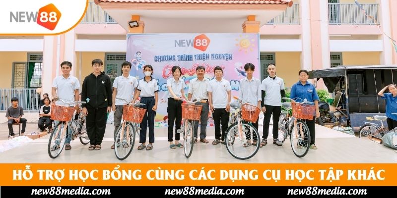Hỗ trợ học bổng cùng các dụng cụ học tập khác