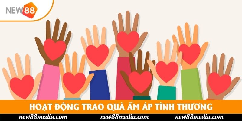 Hoạt động trao quà ấm áp tình thương